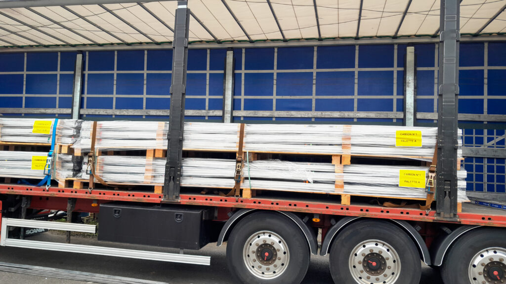 Rails aluminium VOLTIRIS livrés sur palettes repérées, prêts à poser